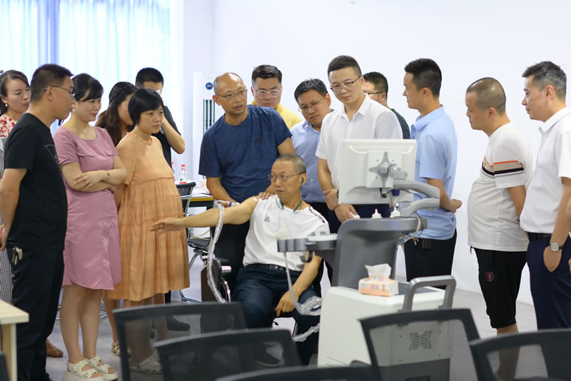 綿陽(yáng)市、江油市醫(yī)療領(lǐng)航者蒞臨我司，共繪健康未來(lái)新篇章！3.jpg