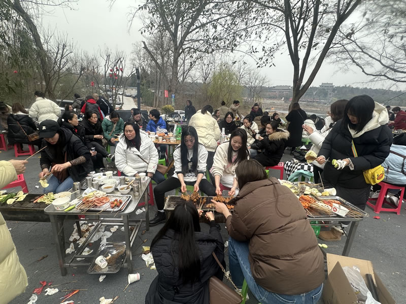 綿陽市先鋒醫(yī)療器械有限公司—— 慶?！?.8婦女節(jié)”，共赴燒烤盛宴，致敬巾幗風(fēng)采1.jpg